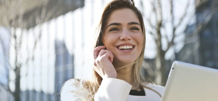 Bellen en TV-kijken steeds vaker via internet